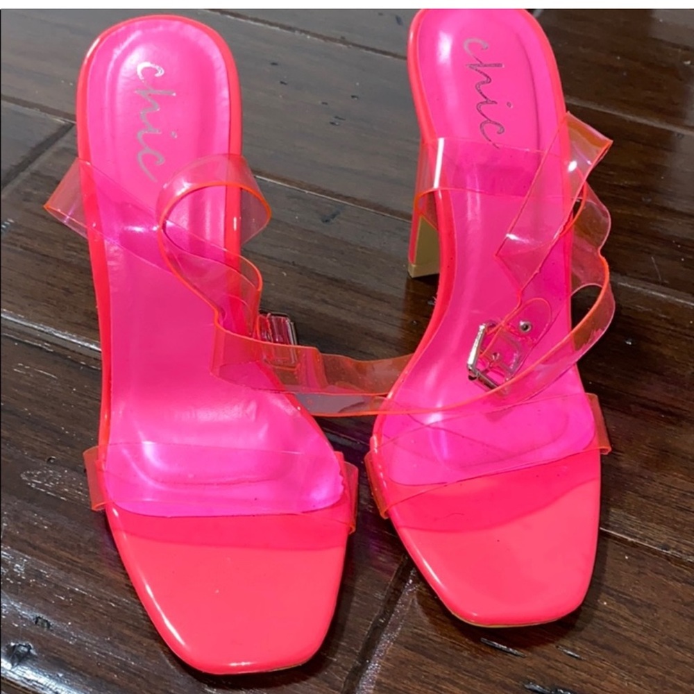 Chic pink heels.